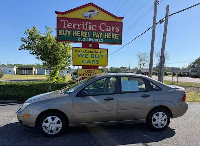 2005 Ford Focus ZX4 SE's photo
